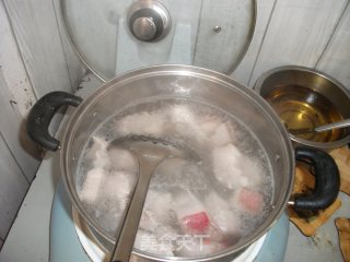 东坡肉的做法步骤：1