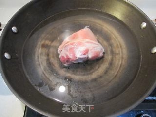 最简单的红焖肘子（炖盅版）的做法步骤：2