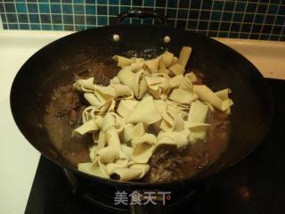 豆腐皮烧鸡块的做法步骤：8