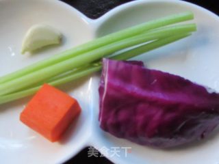 凉拌紫甘蓝玉米粒的做法步骤：2