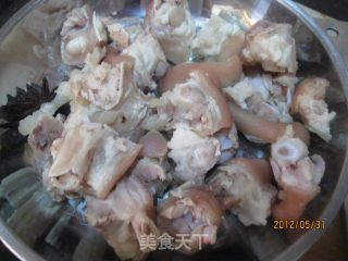 黄笋煨猪蹄的做法步骤：3