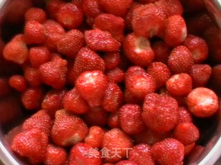 草莓果酱的做法步骤：1