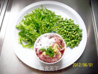 【美食之春交响曲】——绿意献鲜《青椒毛豆炒肉丝》的做法步骤：1