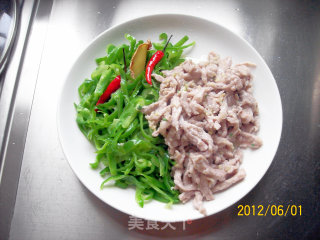 【美食之春交响曲】——绿意献鲜《青椒毛豆炒肉丝》的做法步骤：6