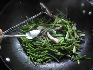 蒜薹炒肉的做法步骤：5