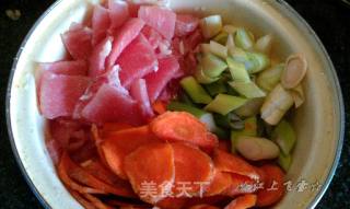 肉炒瓜片的做法步骤：1