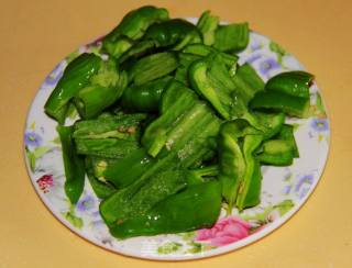泡椒炒鸡杂的做法步骤：4