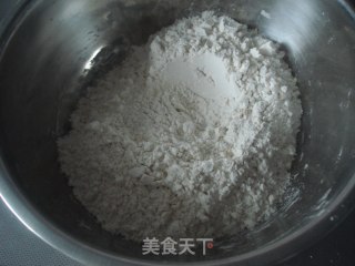 快乐“六一”之双色面的做法步骤：2