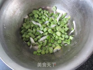 豆角煎蛋的做法步骤：1