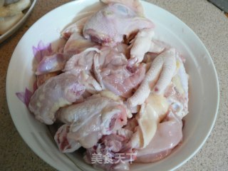 啤酒炖菌菇鸡块的做法步骤：1