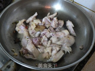 啤酒炖菌菇鸡块的做法步骤：9