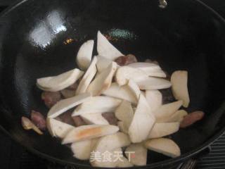 番茄杏鲍菇炒香肠的做法步骤：4