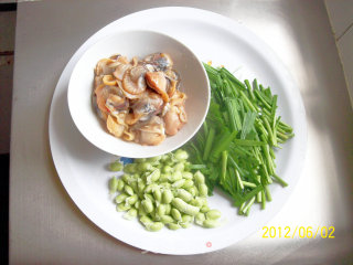 【美食之春交响曲】——绿意献鲜《韭菜毛豆炒毛蛤》的做法步骤：6
