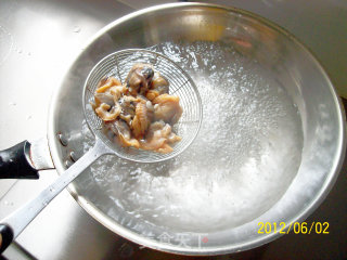 【美食之春交响曲】——绿意献鲜《韭菜毛豆炒毛蛤》的做法步骤：8