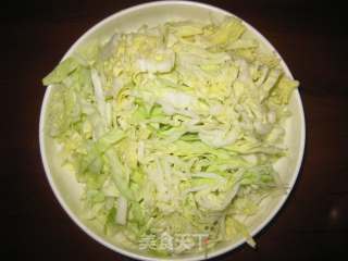 酸辣圆白菜的做法步骤：1