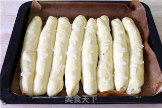 小朋友都喜欢的牛奶杏仁片排包的做法步骤：8