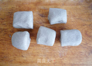 戗面黑芝麻馒头的做法步骤：5