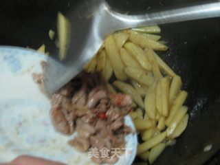 家常菜——土豆炒肉的做法步骤：5