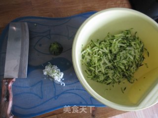 咖喱西葫芦饼的做法步骤：2
