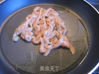 鸡肉丝炒青红椒腰果的做法步骤：4