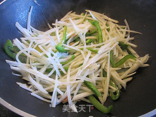 清炒土豆圆椒丝的做法步骤：7