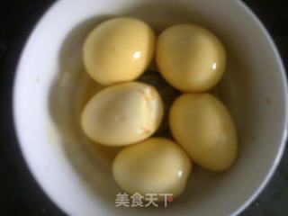 一碗料汁做2种吃法的虎皮鸡蛋的做法步骤：2