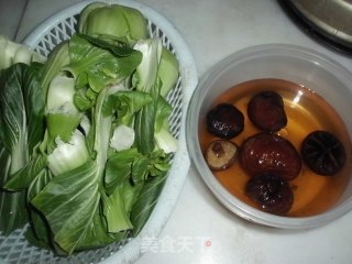 香菇青菜的做法步骤：1