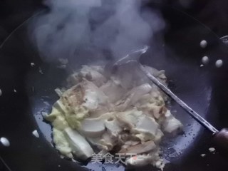 韭菜头炒鸡蛋豆腐的做法步骤：5