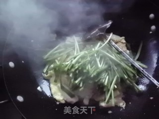 韭菜头炒鸡蛋豆腐的做法步骤：6