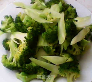 西兰花炒肉片的做法步骤：7