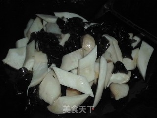 杏鲍、木耳烧双荤的做法步骤：4