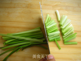 凉拌海米芹菜的做法步骤：1