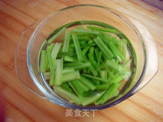 凉拌海米芹菜的做法步骤：3