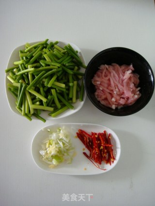 蒜薹炒肉丝的做法步骤：1