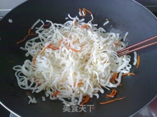 炒河粉的做法步骤：4