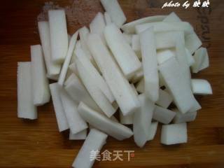 白萝卜煲猪肺的做法步骤：2