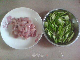 青椒肉丝的做法步骤：2