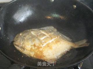 辣味蒜子烧鲳鱼的做法步骤：5