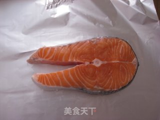 锡箔煎三文鱼的做法步骤：1