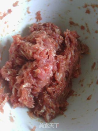 给哥哥的菜——韭黄肉馅饺子的做法步骤：2