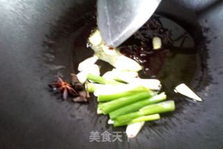 土豆红烧肉的做法步骤：1