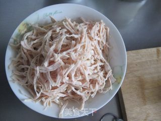 爽口的鸡丝凉面的做法步骤：1