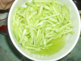 凉拌瓜皮的做法步骤：4