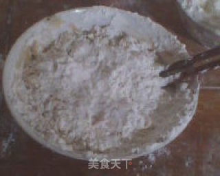 甜甜的巧克力味甜甜圈的做法步骤：2