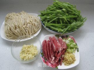 豆角焖面的做法步骤：1