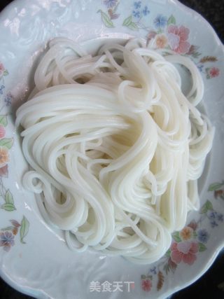 鸭肉米粉----简单营养早餐的做法步骤：2