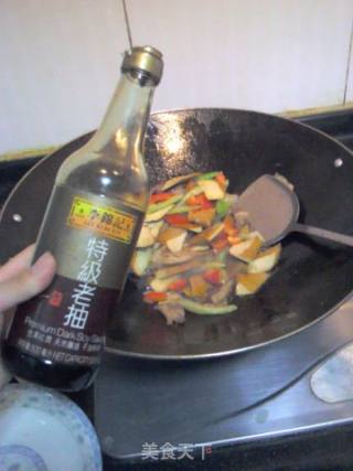 家常小炒----五花肉炒香干的做法步骤：10