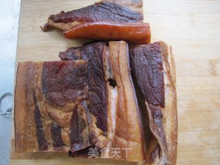 辣椒炒腊肉的做法步骤：1