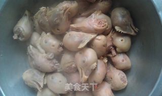 自制卤鸡头的做法步骤：1