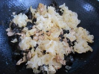肉片炒双耳的做法步骤：5